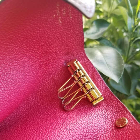 LOUIS  VUITTON  Clemence Leather 4 Ring K… - Picture 11 of 15